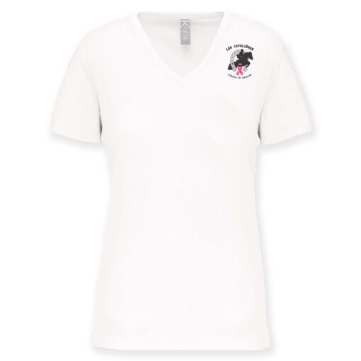 Tee-shirt femme blanc, col en V, aux couleurs des Cavalières contre le Cancer.
