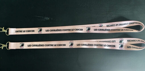 Tour de cou de l'association Les cavalières contre le cancer.